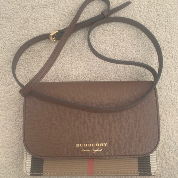(SOLD)Burberry Crossbody Hampshire House - Picture 2 of 6